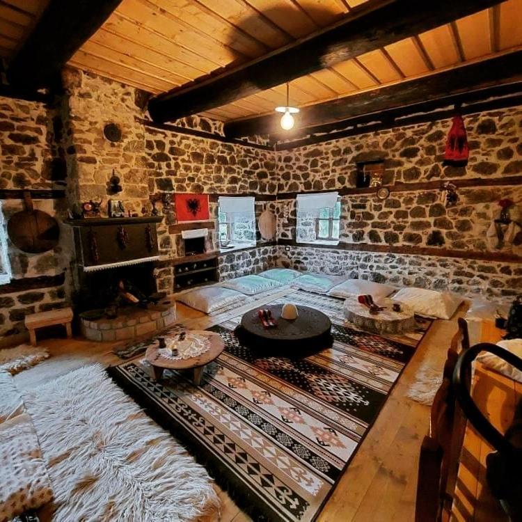 Hotel Kulla Hupi Bulqize Esterno foto